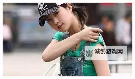 张筱雨花浴：清新自然的美丽瞬间图1