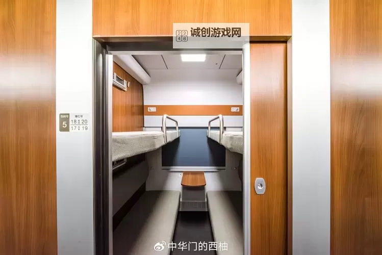 长途车卧铺最后一排很黄：夜色中的一抹奇异光影图1