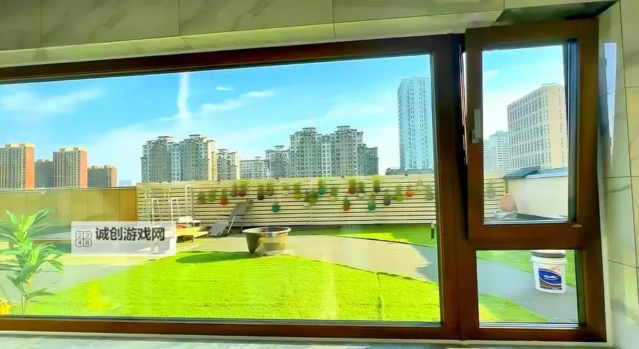 在落地玻璃窗前做视频：捕捉自然光的完美瞬间图2