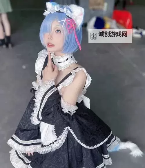 白丝足小鸟酱正在观看精彩瞬间，引发热烈讨论图1