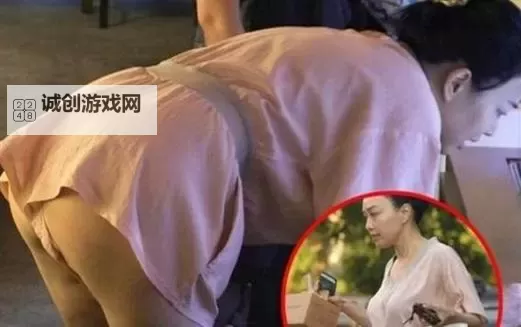 走光漏底毛引发关注：网络热议的尴尬瞬间图1