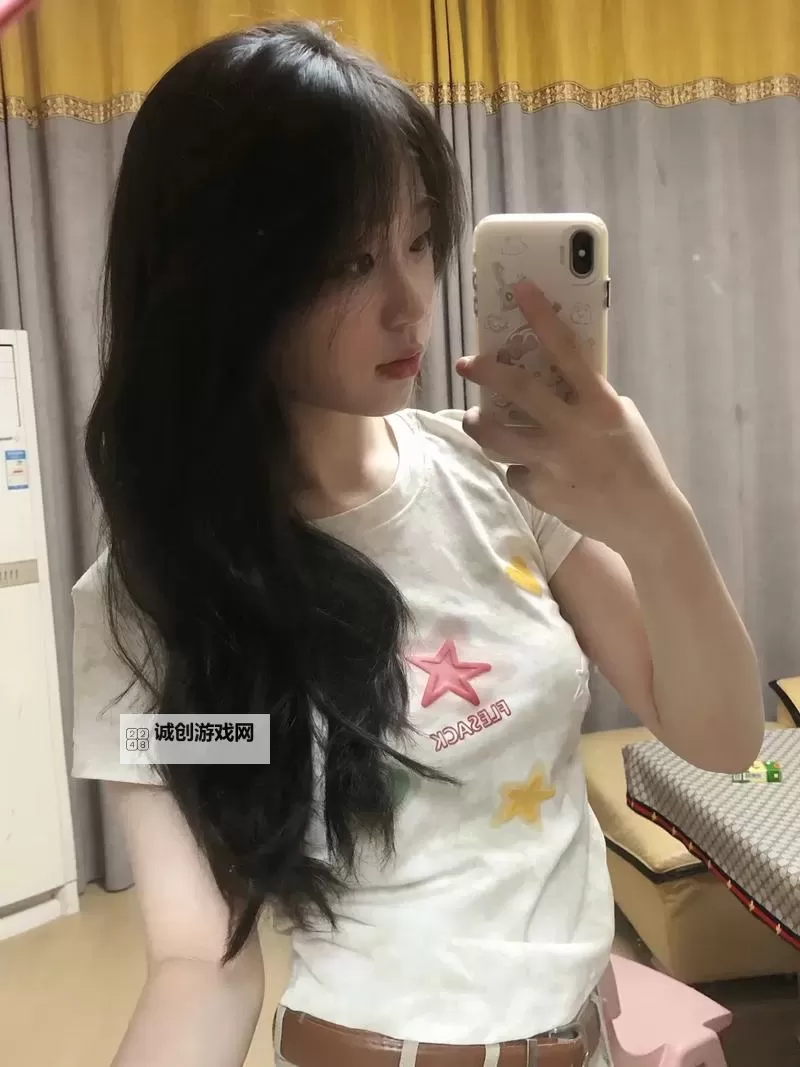 国产高中生自拍视频引发热议:青春展示与隐私保护的平衡图1