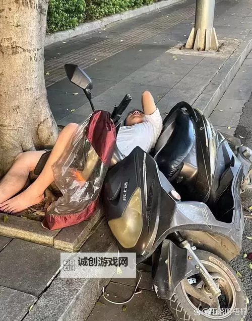 在激烈的风中，在摩托车上面要了我，爱情与速度的交织图1