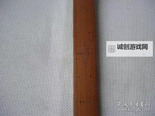 自己转过去趴下，PG抬起来竹尺的瞬间精彩一幕图1