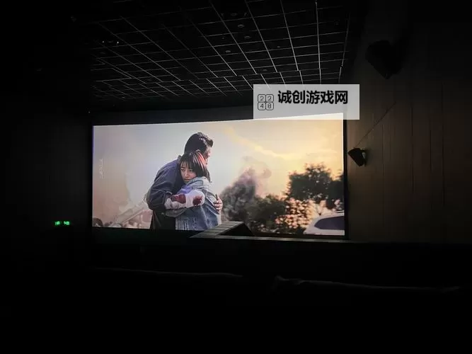 半夜看电影：午夜时光的奇妙体验图1