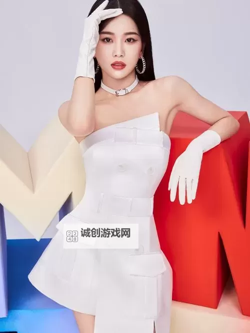 赵欣丝绸走秀炫彩登场，展现东方优雅魅力图1