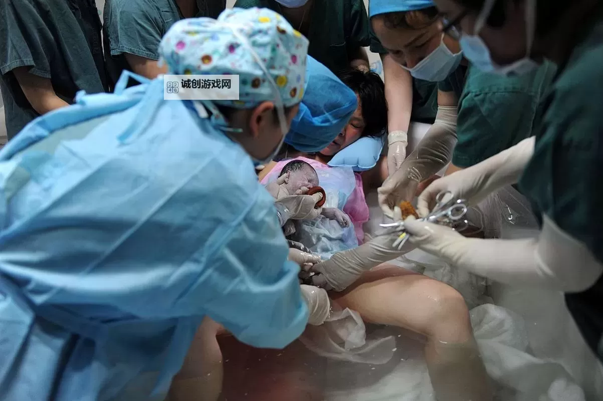 温馨感人：真实孕妇生孩子视频揭秘生命奇迹图1