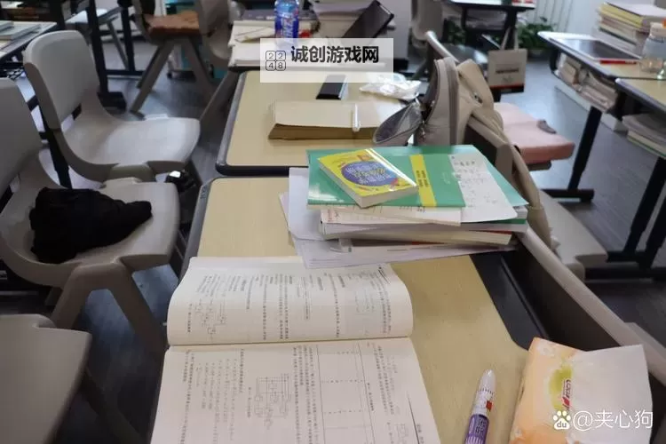 坐在学霸的大紫根上写作业：奇趣的学习瞬间图1