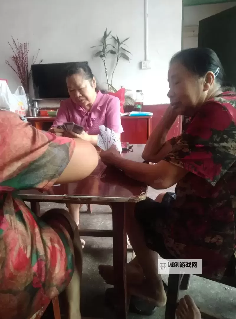 和妈妈打扑克的夜晚:记忆在牌面上跳动图1