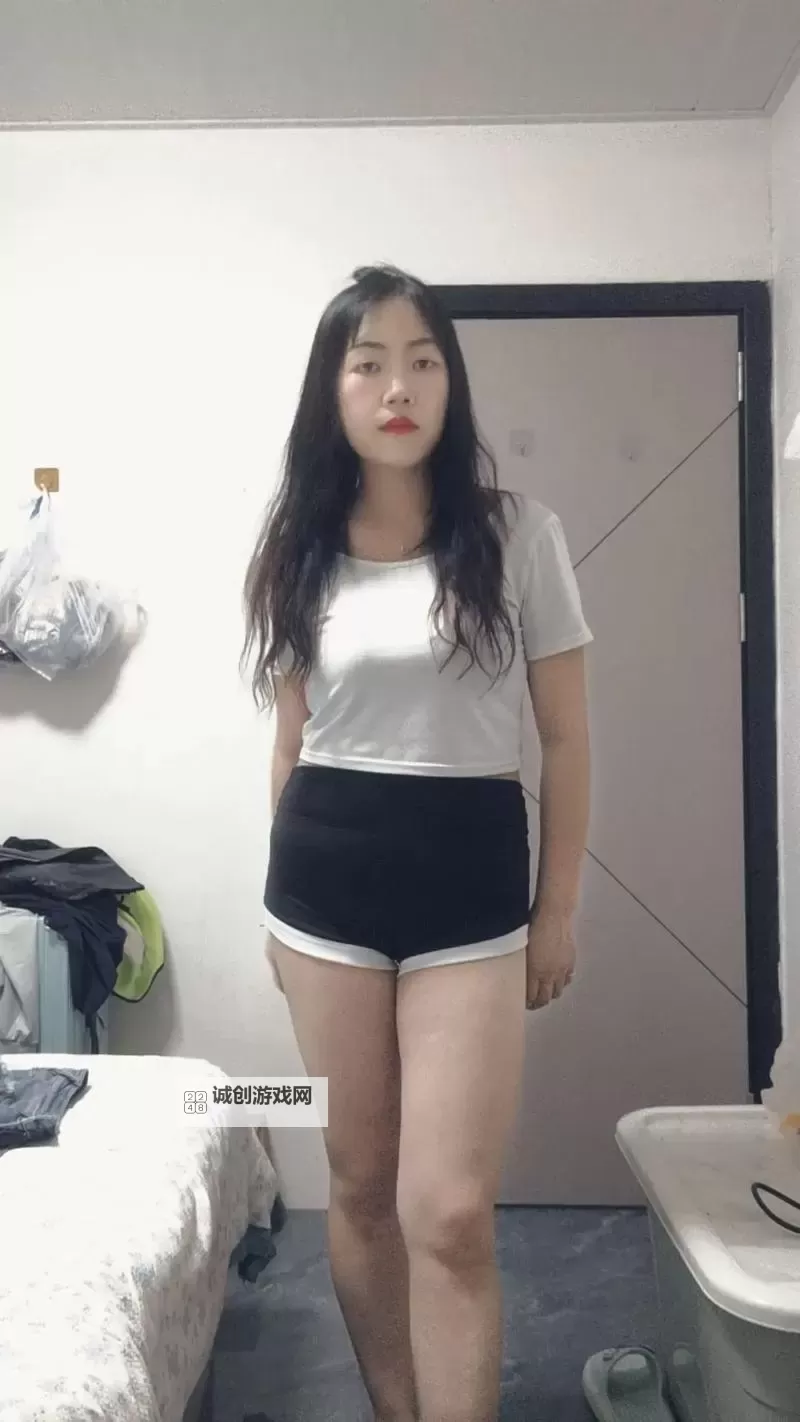 夏日街角的温暖日常：胖女热久久wwww的笑声与成长图2